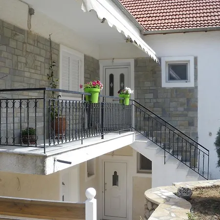 Liopetra Apartament *