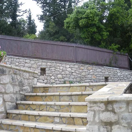 Liopetra Apartman Lijá